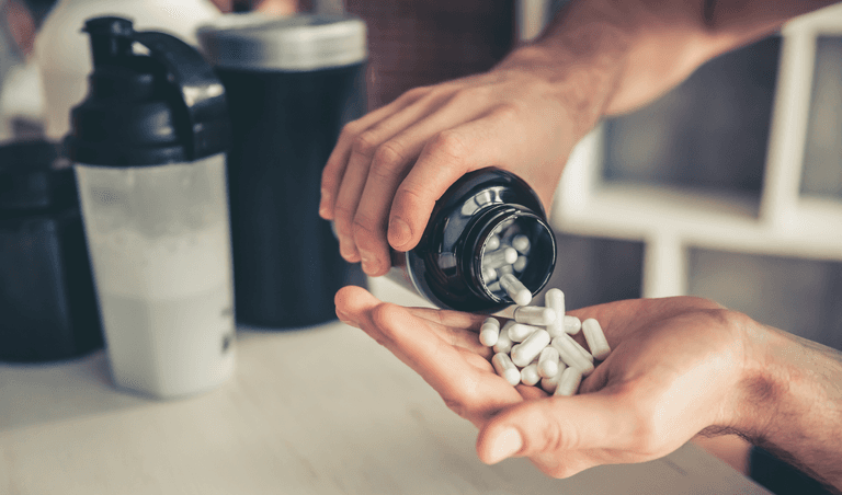 Measuring the BCAAs dosage - a men with BCAA pills