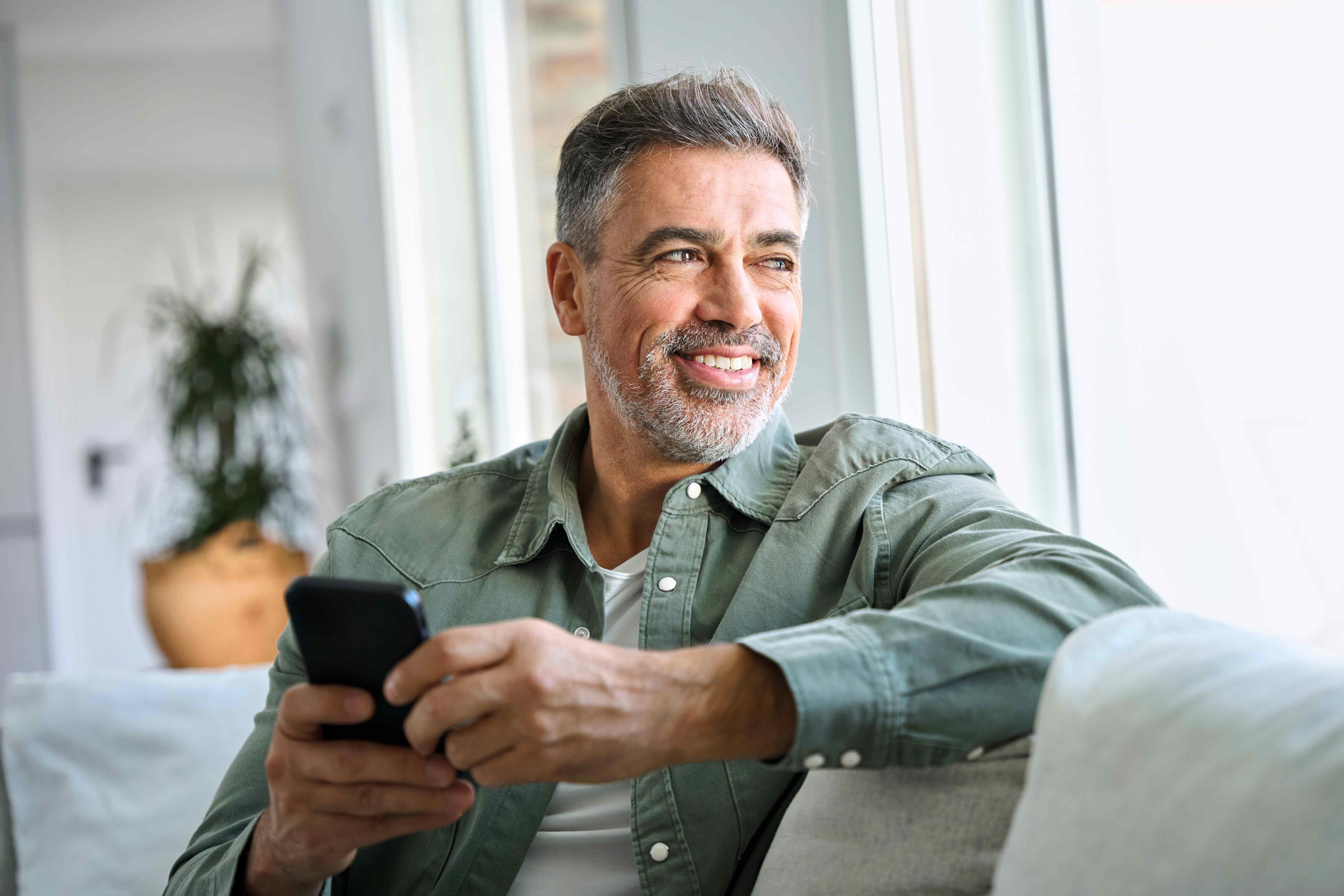 Man using fasting app